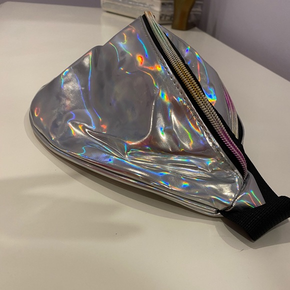 Metallic Fanny Pack - Picture 2 of 4